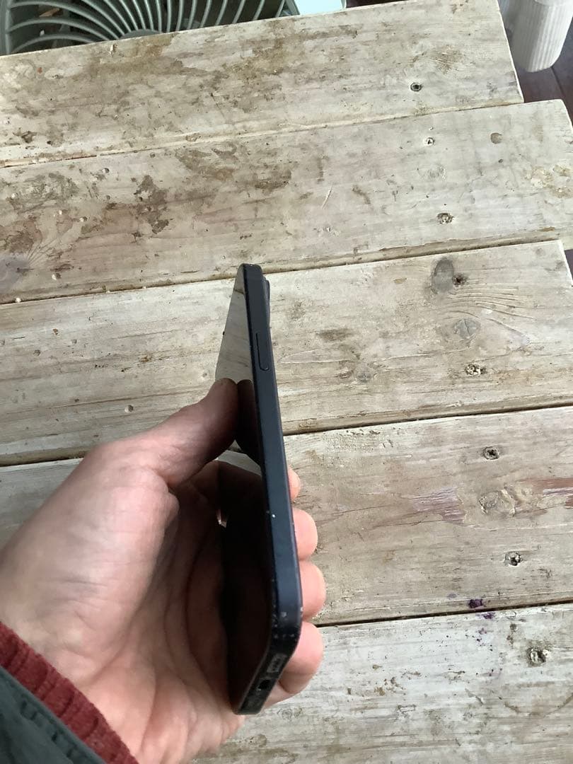 【ジャンク】iPhone 15 ブラック　256GB SIMフリー 背面割れあり