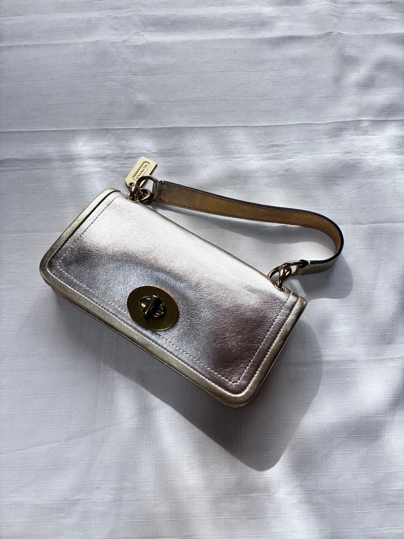 バッグ Coach legacy stripe turn lock llic