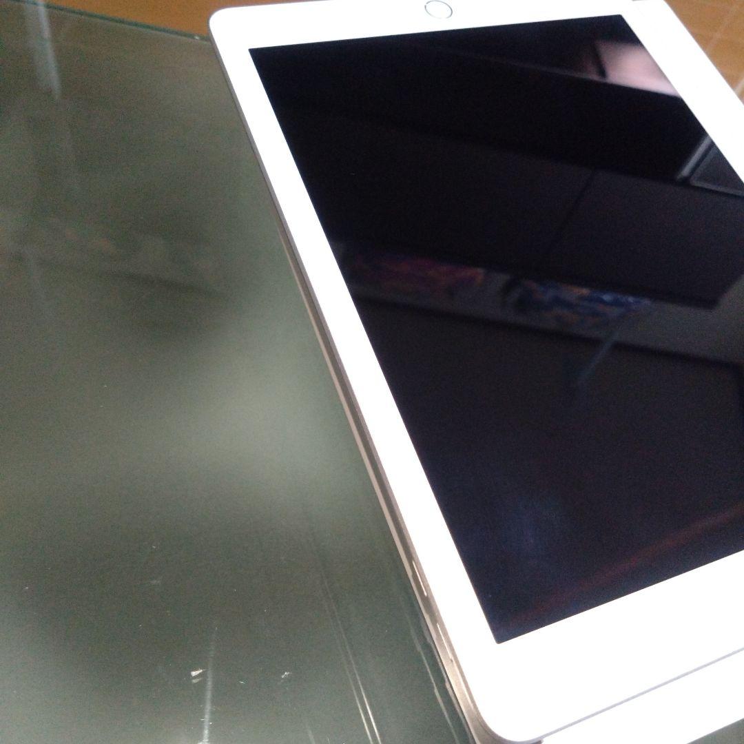 Apple iPad 第5世代　ホワイト 本体