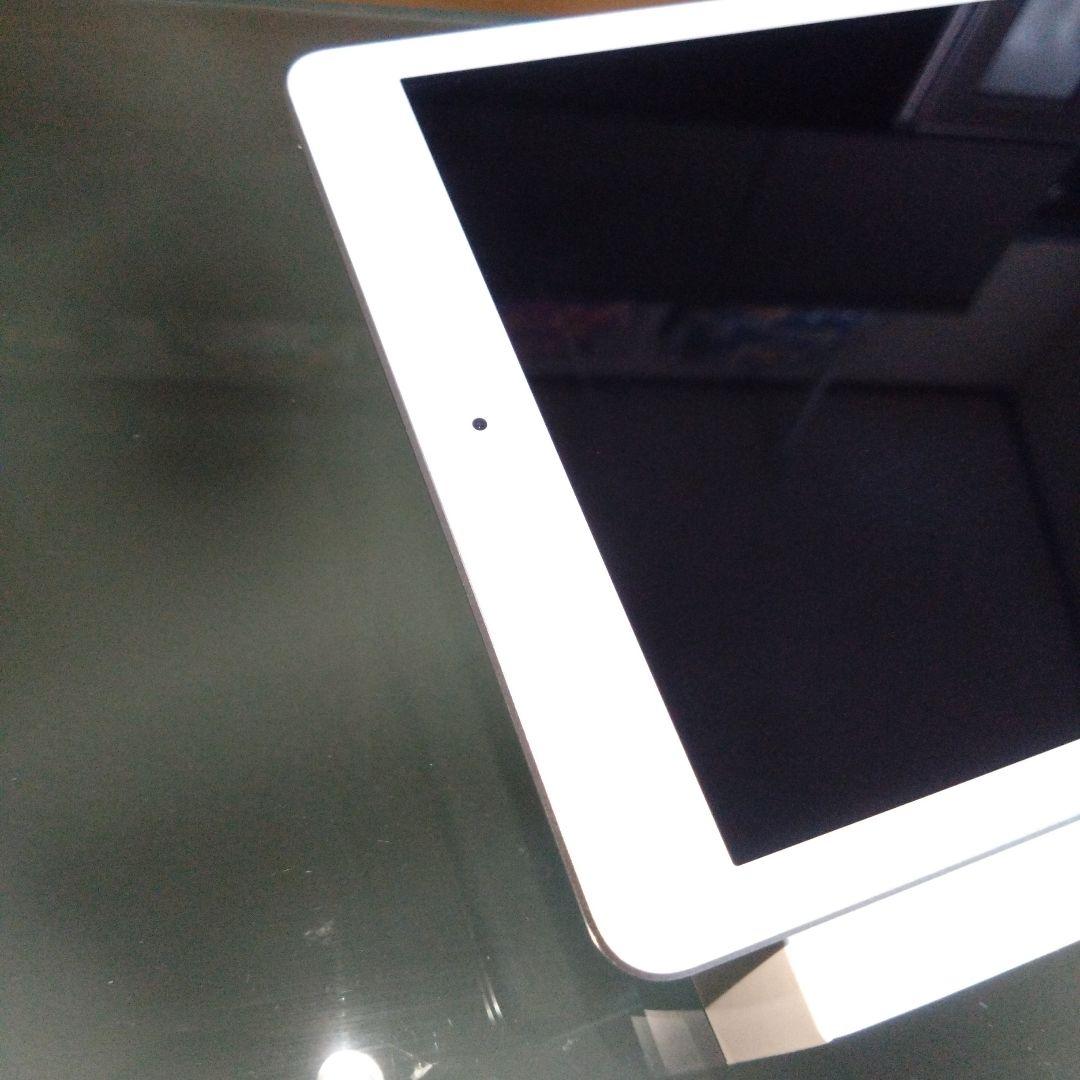 Apple iPad 第5世代　ホワイト 本体