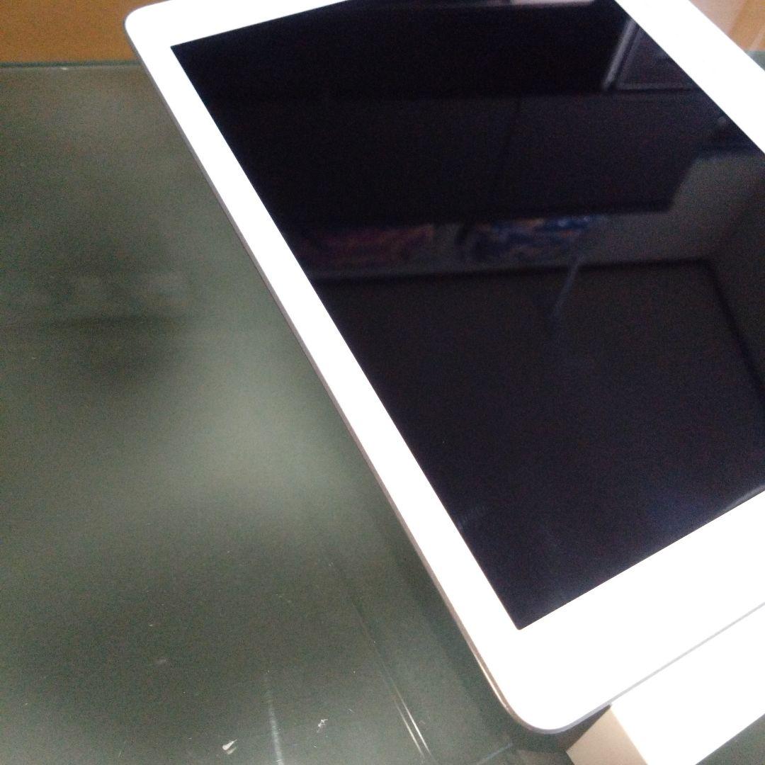 Apple iPad 第5世代　ホワイト 本体