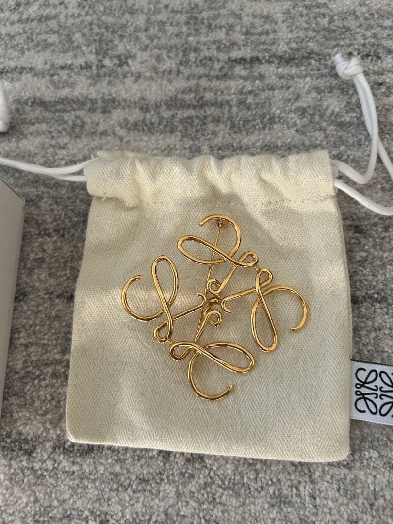 LOEWE アナグラムブローチ　ゴールド