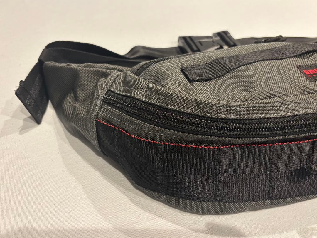 【美品】BRIEFING MASTER POD（グレー）ブリーフィング