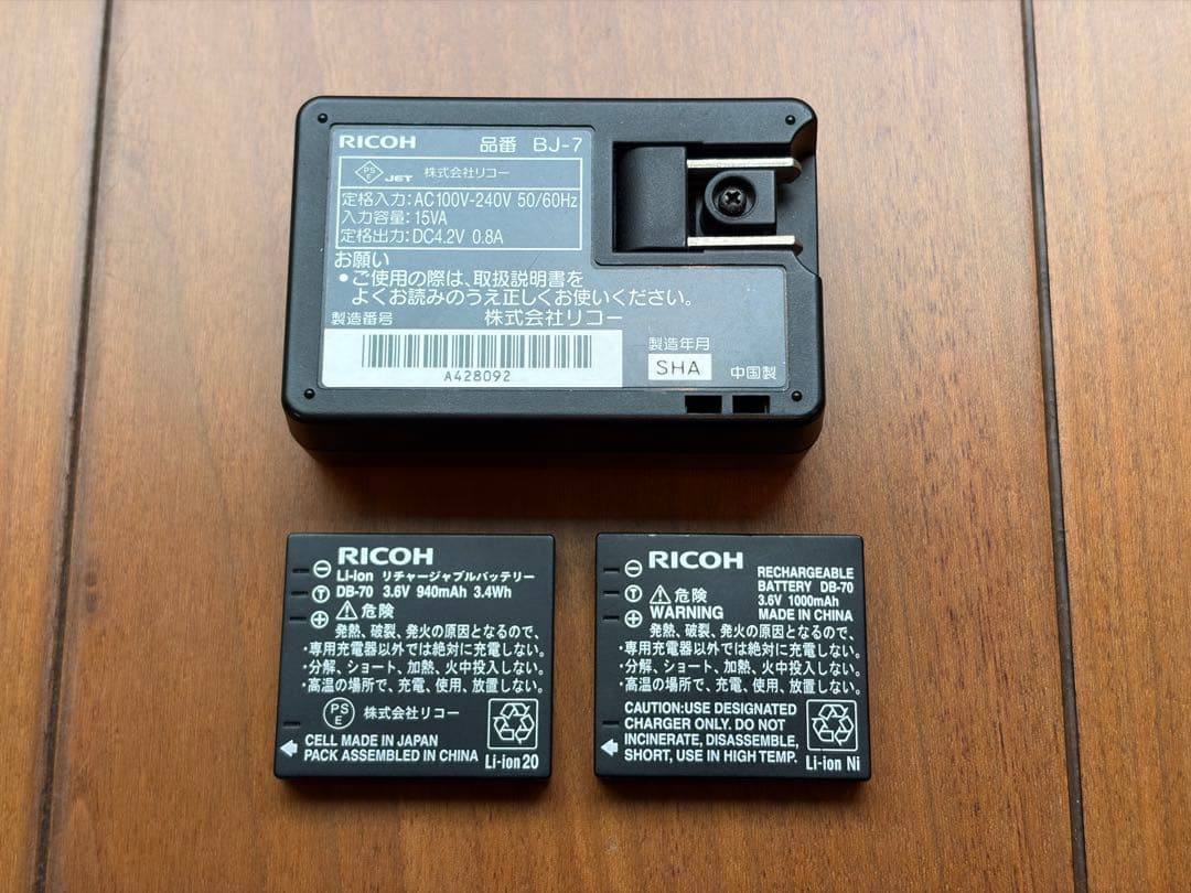 【美品・付属品完備】動作確認済み　RICOH CX1 ブラック 予備バッテリー付