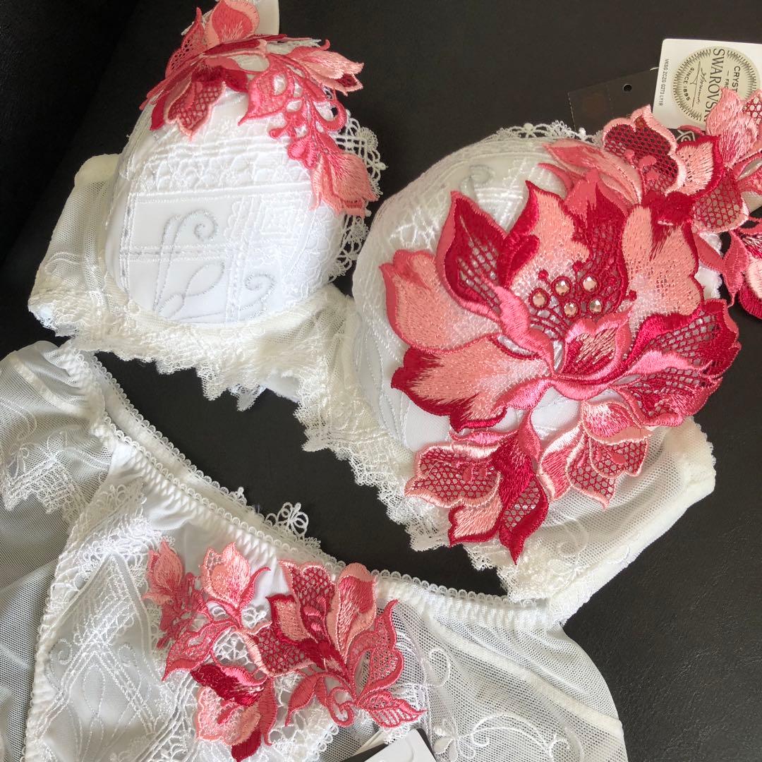 A*E様 ワコール　サルート　プレステージ　ジャズ　04G WH ブラジャー　シ