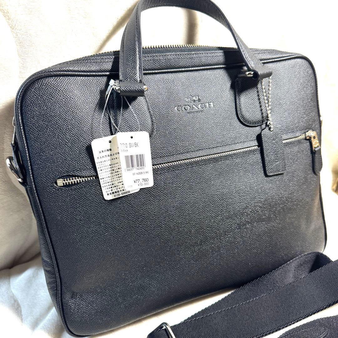 かけるです！新品未使用　スレ傷あり　コーチ　ビジネスショルダーバッグ