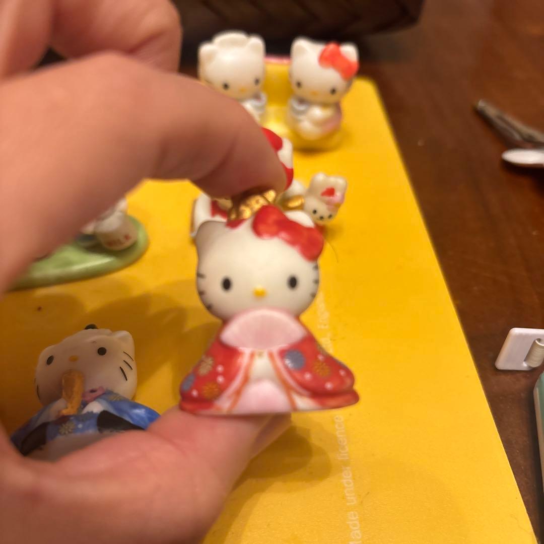 千趣会　ハローキティ 陶器製フィギュア　１３個