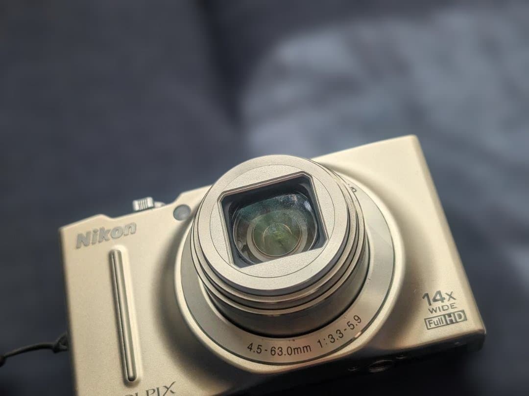 Nikon COOLPIX S8200 シルバー 元箱　予備バッテリー付属品付き