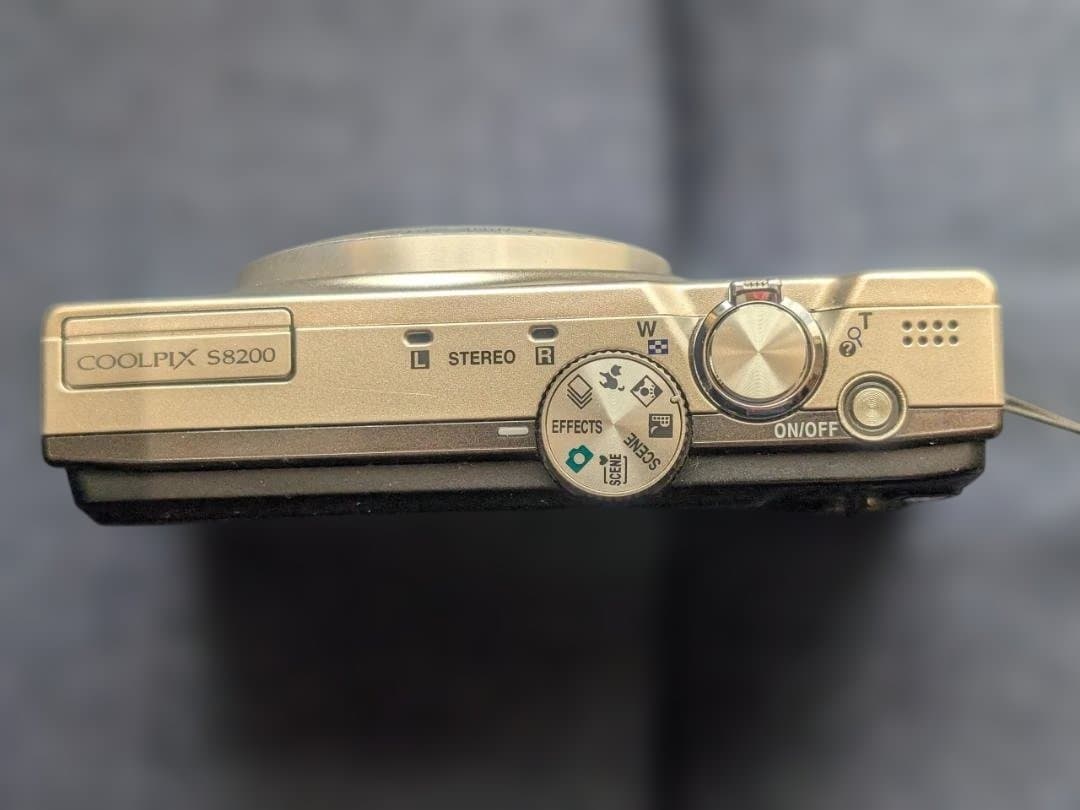 Nikon COOLPIX S8200 シルバー 元箱　予備バッテリー付属品付き