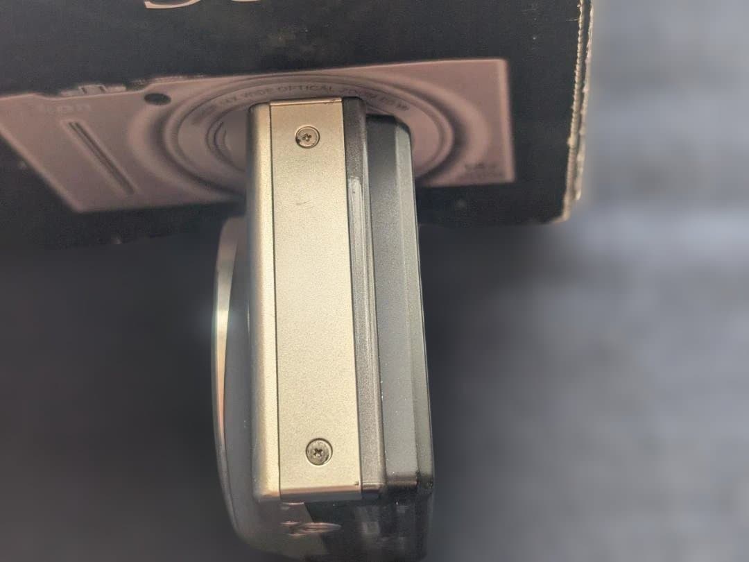 Nikon COOLPIX S8200 シルバー 元箱　予備バッテリー付属品付き