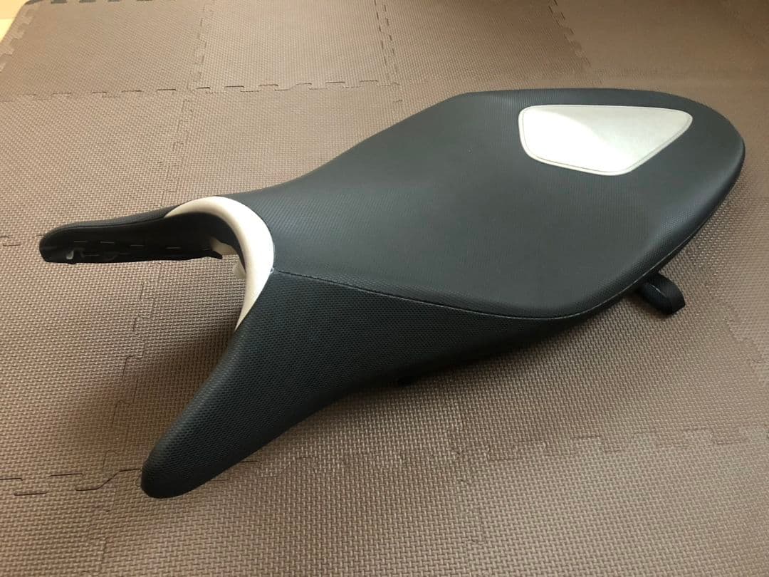 スズキグラディウス★バイクシートほぼ新品