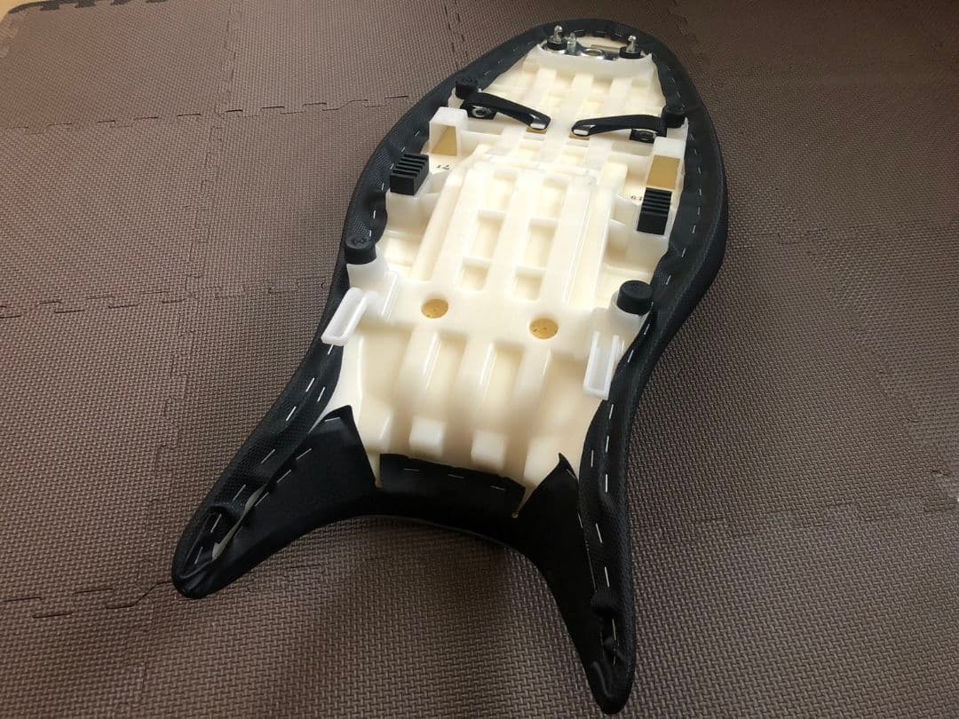 スズキグラディウス★バイクシートほぼ新品