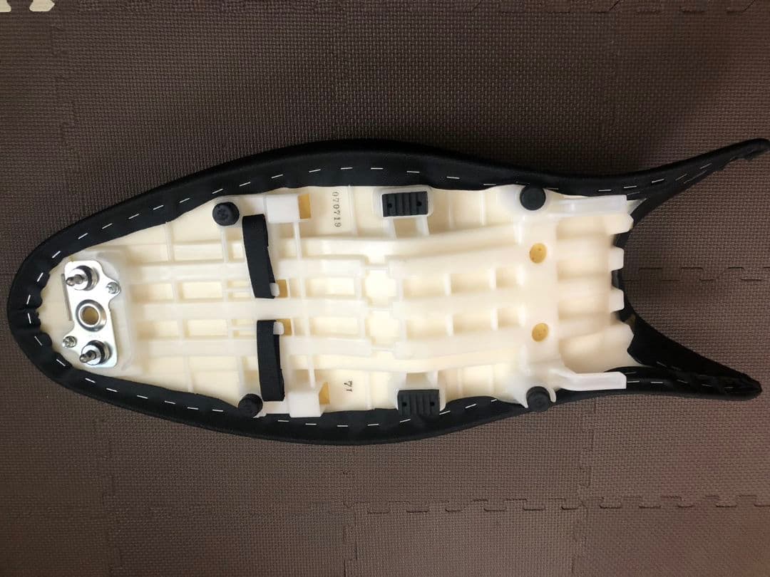 スズキグラディウス★バイクシートほぼ新品