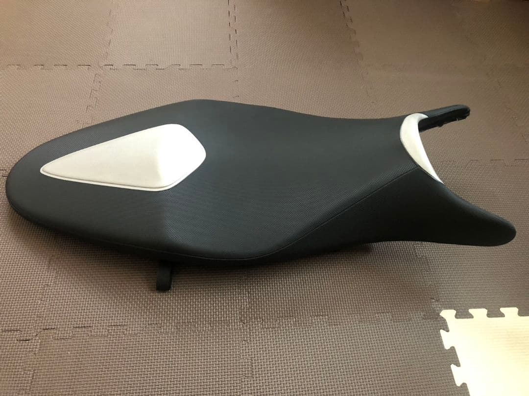 スズキグラディウス★バイクシートほぼ新品