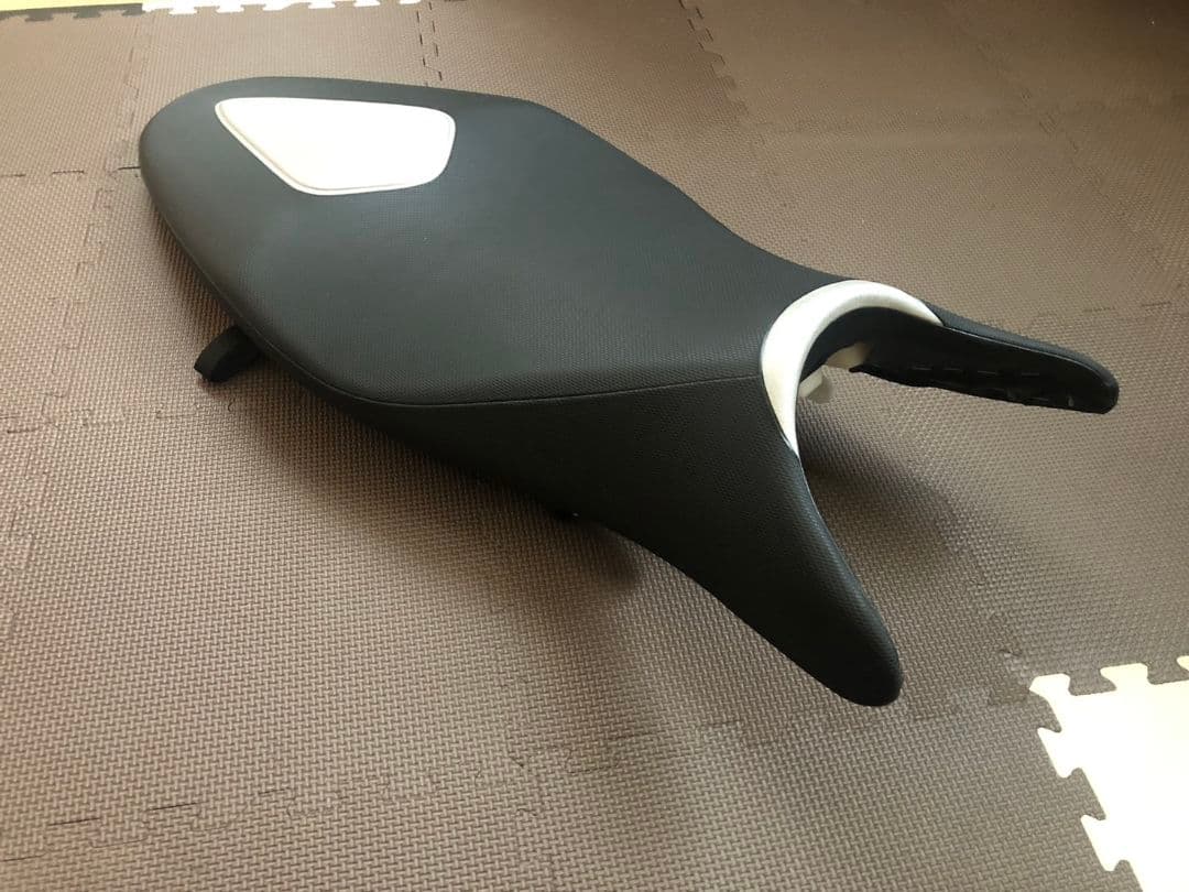 スズキグラディウス★バイクシートほぼ新品