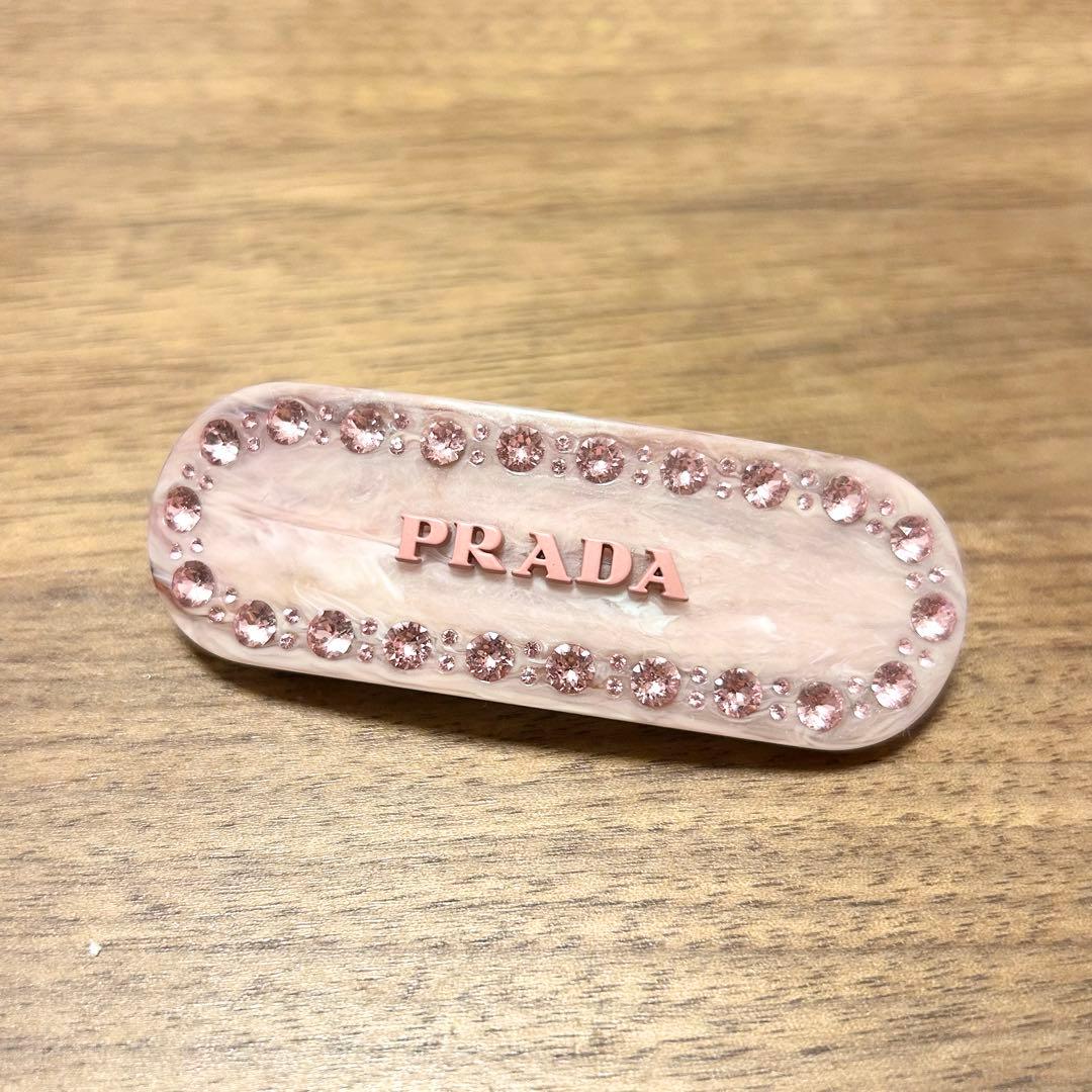PRADA ピンク ヘアクリップ