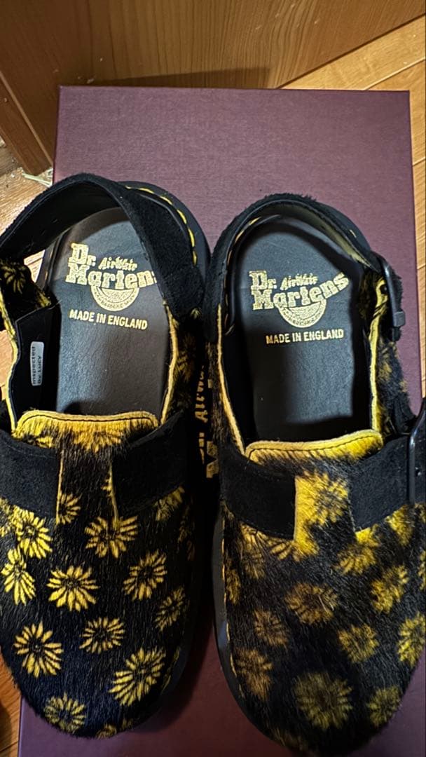 Dr. Martens 花柄サンダル 黒・黄色