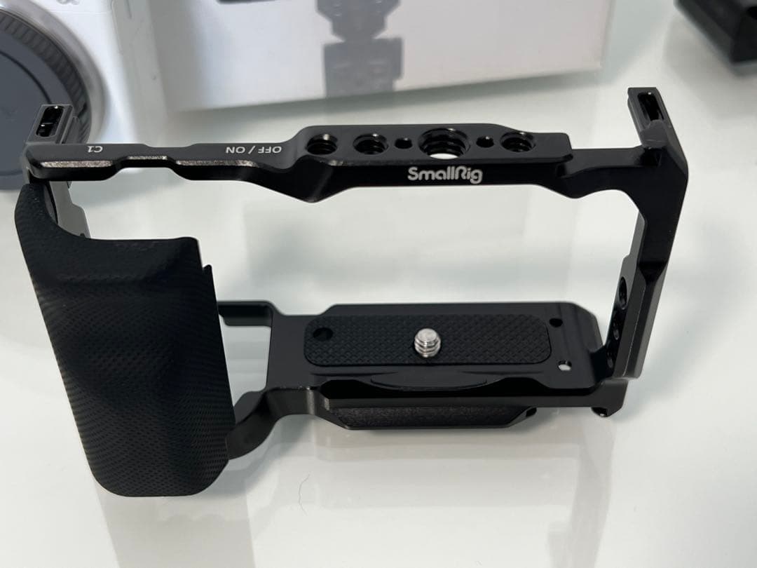 【ほぼ未使用SC数12枚】SONY ZV-E10 SmallRigグリップケージ