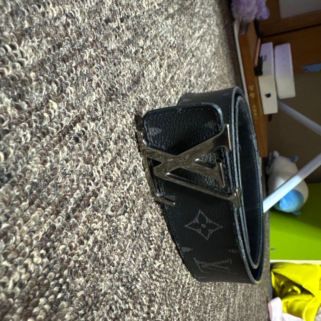 ルイ・ヴィトン 黒レザー ベルト ロゴ入り