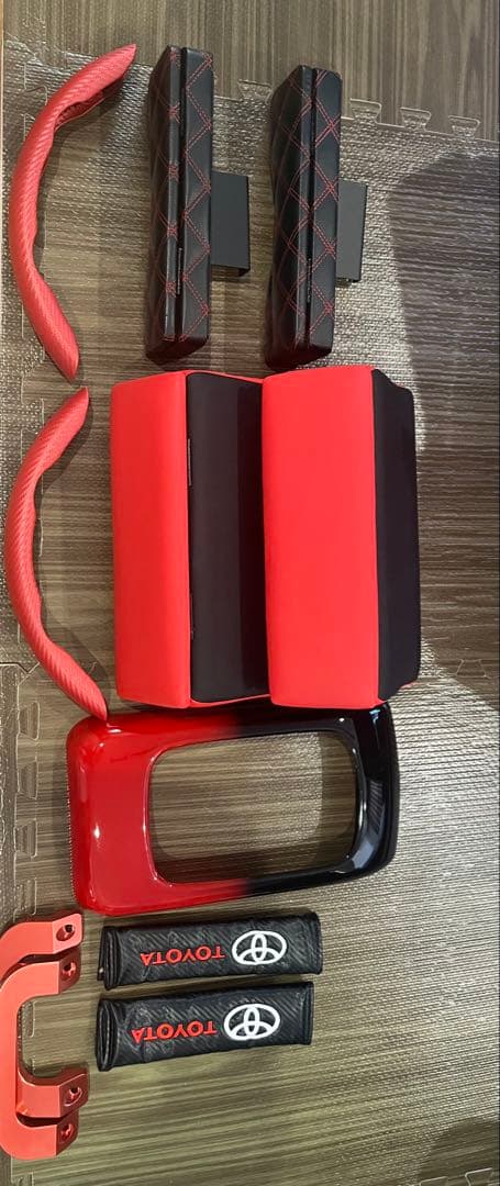 ハイエース　コンソールアームレスト　ハンドルカバーなど