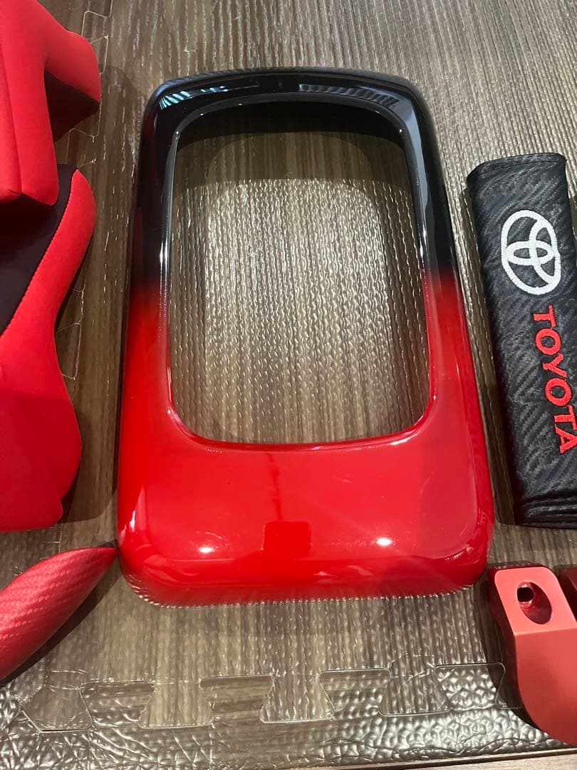 ハイエース　コンソールアームレスト　ハンドルカバーなど