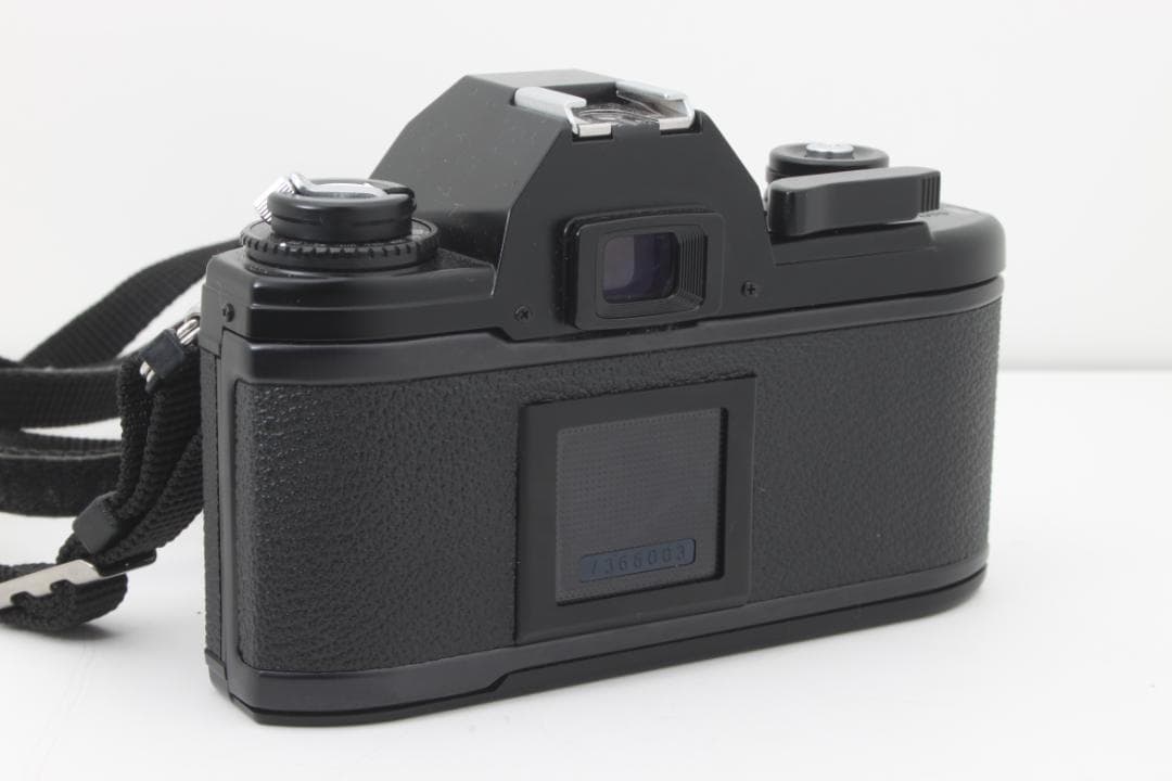 Nikon EM 　Nikkor 50mm f/1.8パンケーキレンズ