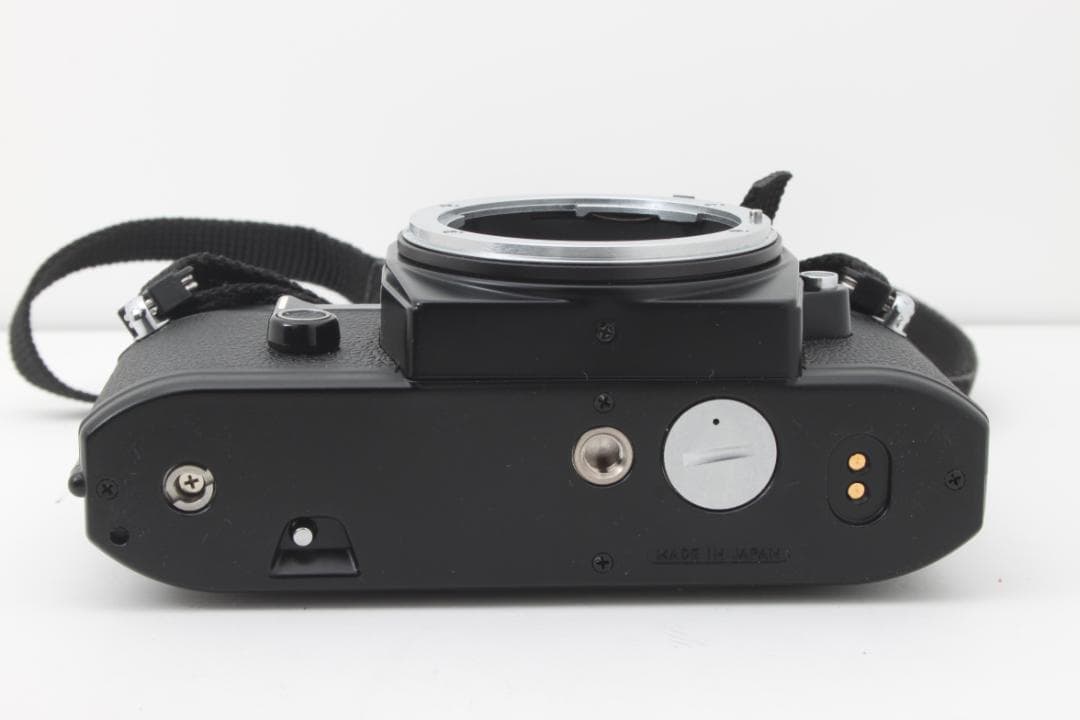 Nikon EM 　Nikkor 50mm f/1.8パンケーキレンズ