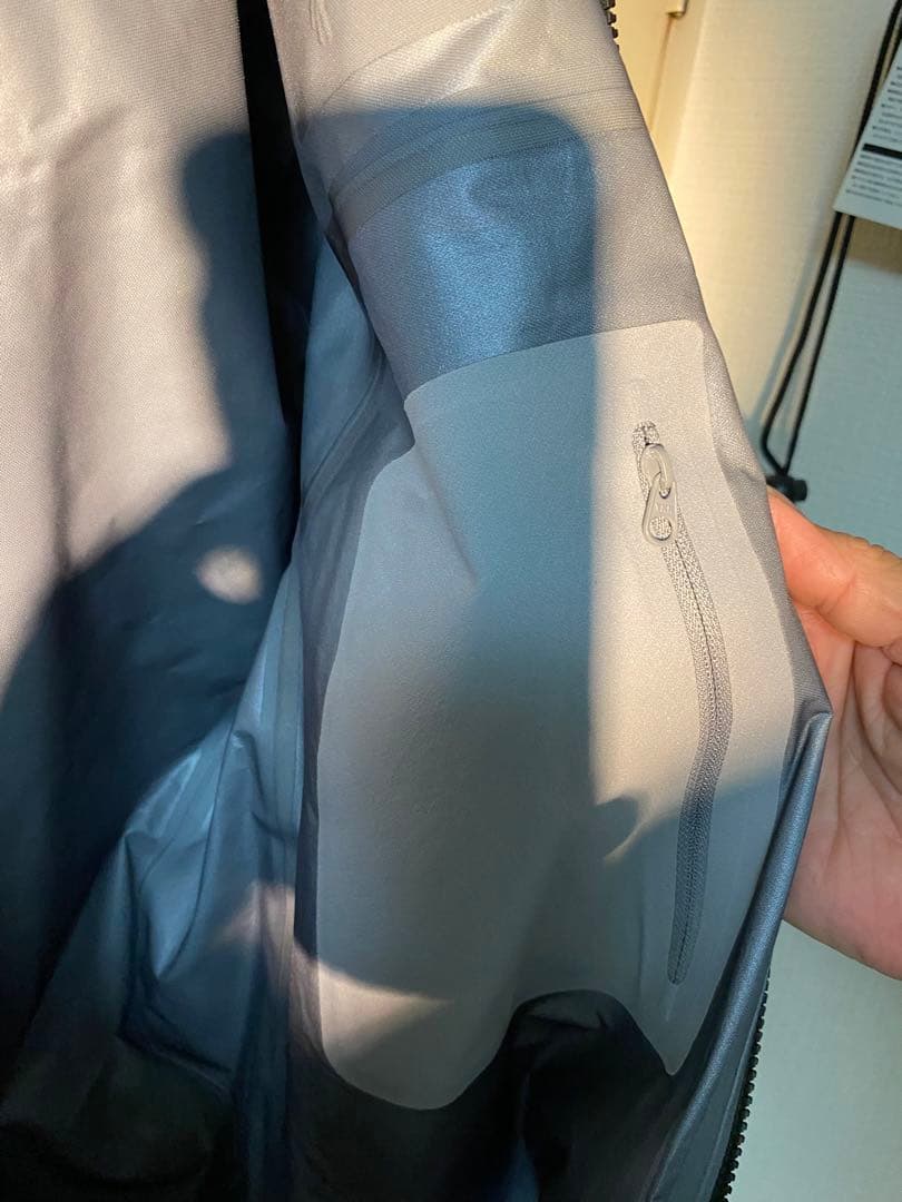 美品Arc'teryx アークテリクス　ベータSL