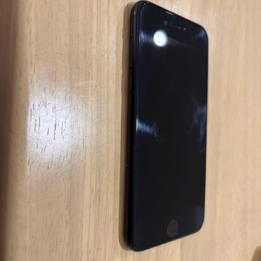 Apple iPhone SE 第2世代　ブラック