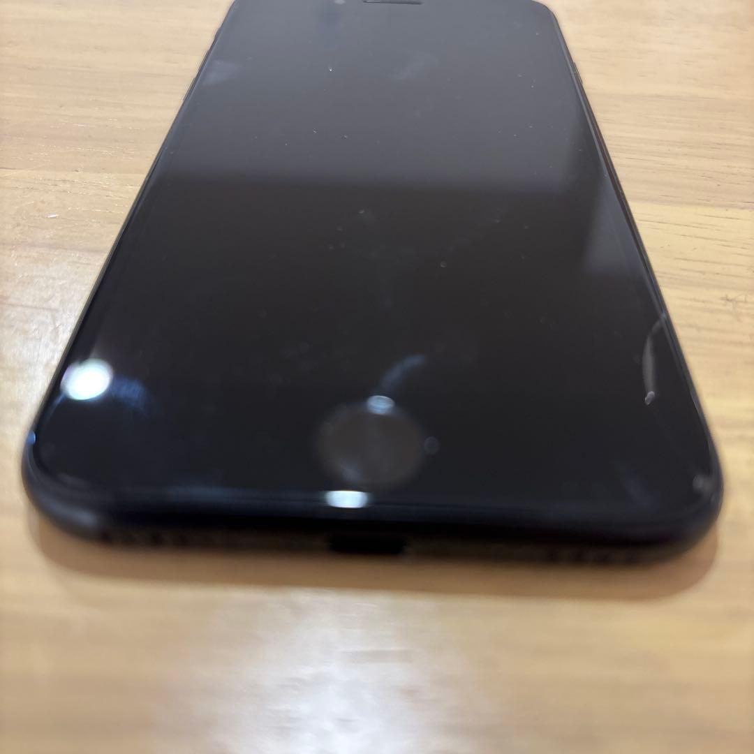 Apple iPhone SE 第2世代　ブラック