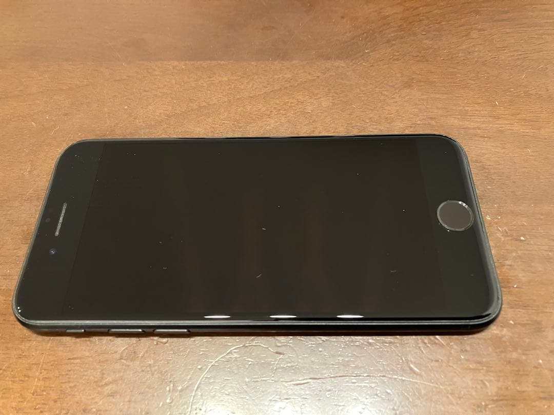 iPhoneSE(第２世代)ブラック 本体 SIMフリー ケース付き