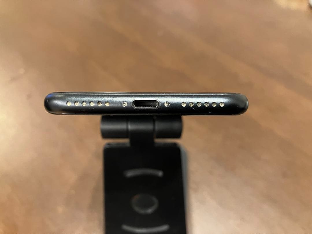 iPhoneSE(第２世代)ブラック 本体 SIMフリー ケース付き