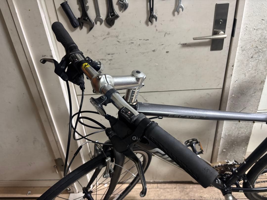 GIANT Escape クロスバイク ダークメタリックグレー