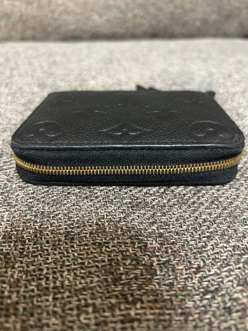 【ある】 Louis Vuitton ブラック ケース