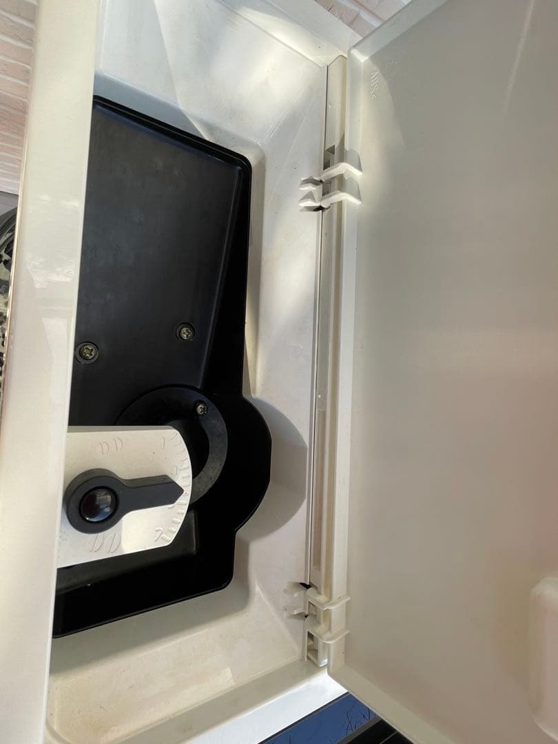 デロンギ 全自動エスプレッソマシン1回のみ使用でカートリッジ2個付き