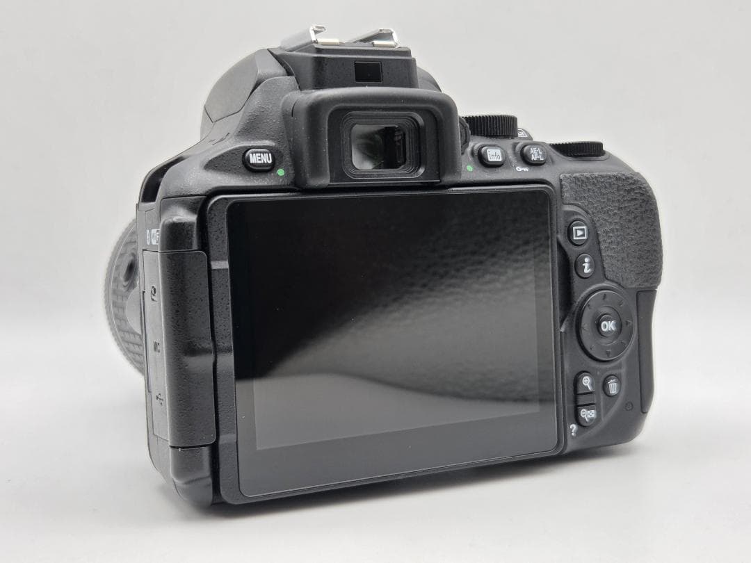 ニコン　NIKON D5600 18-55mm VR レンズキット