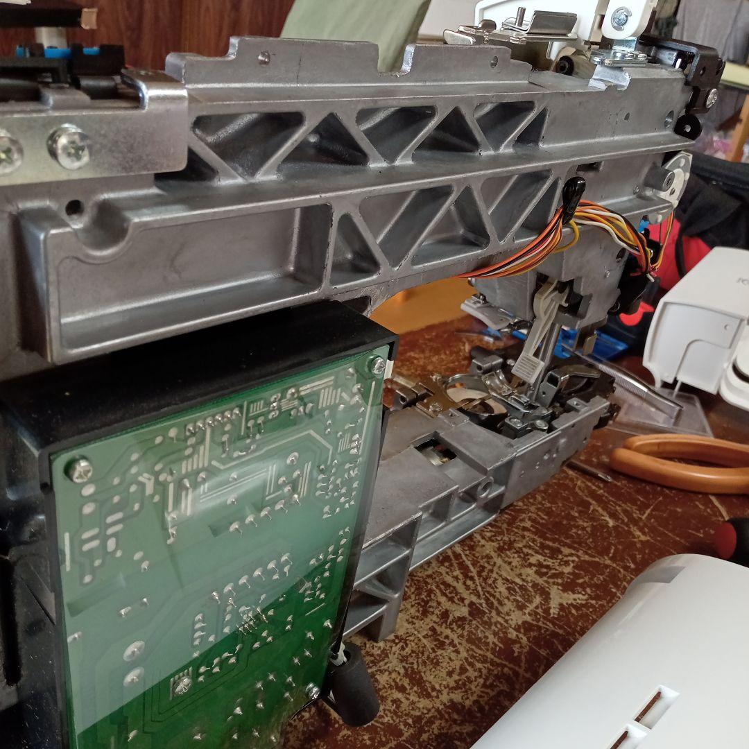 シンガーコンピュータミシン本体　リル　分解整備済み　美品　フット付き