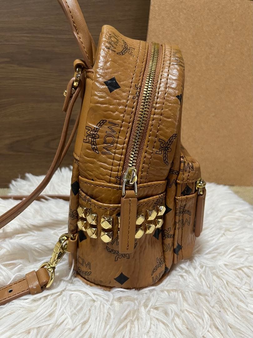 MCM エムシーエム ミニリュック ヴィセトス スタッズ キャメル