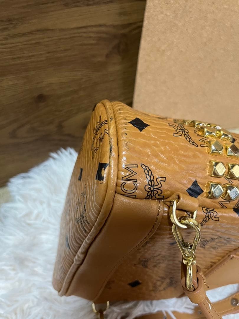 MCM エムシーエム ミニリュック ヴィセトス スタッズ キャメル