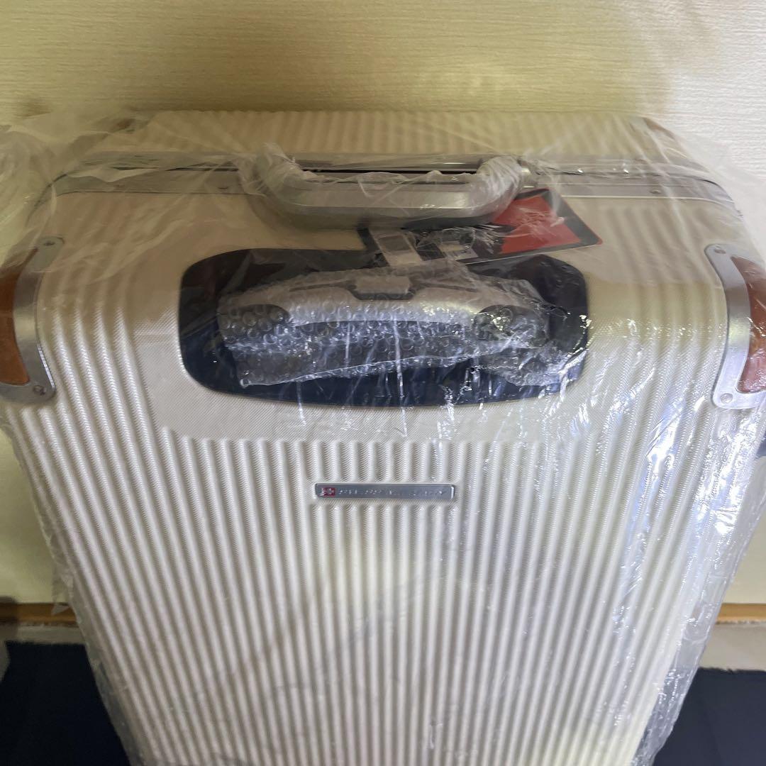 未使用 スイスミリタリー プレミアム Cタイプ 64L ホワイト TSAロック付