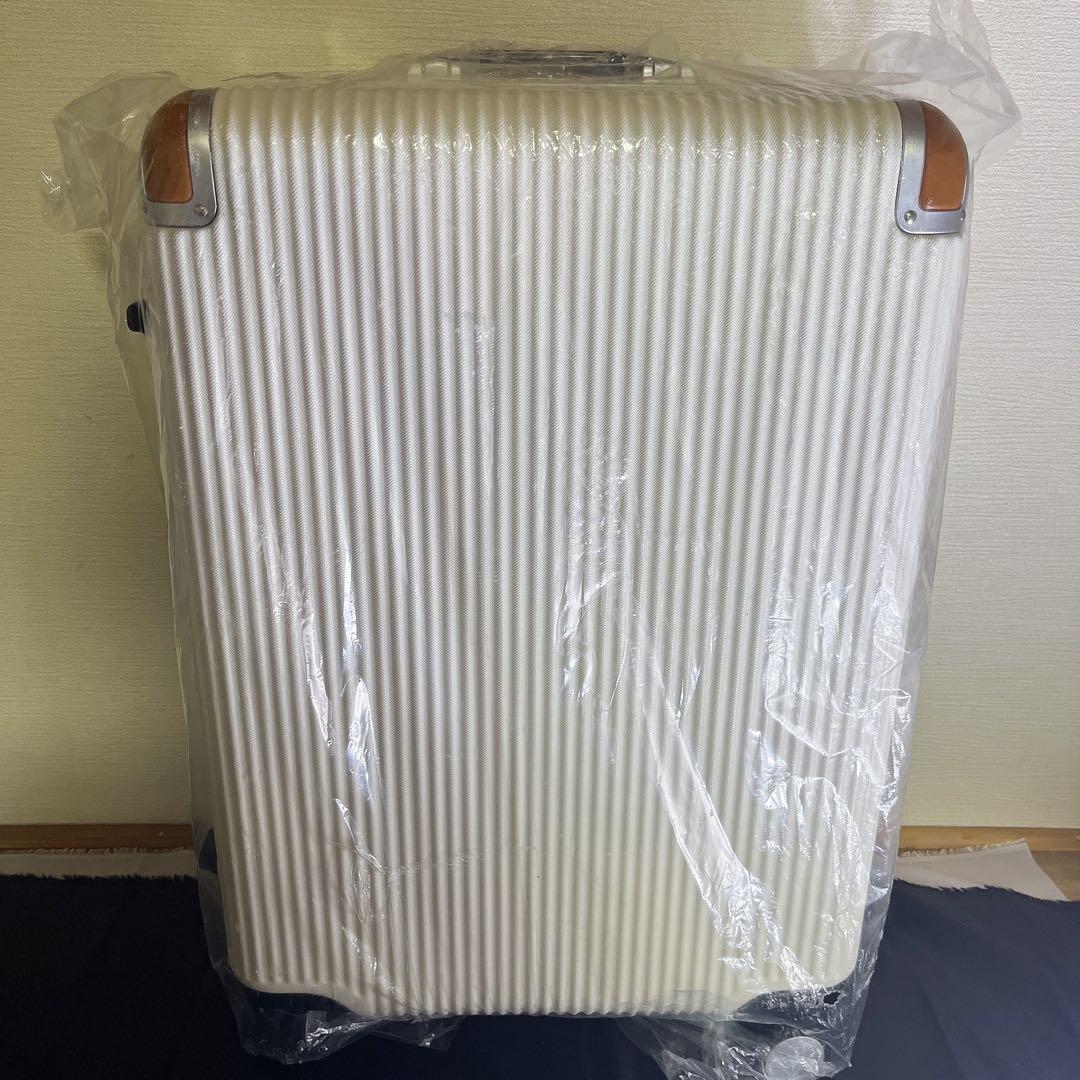 未使用 スイスミリタリー プレミアム Cタイプ 64L ホワイト TSAロック付