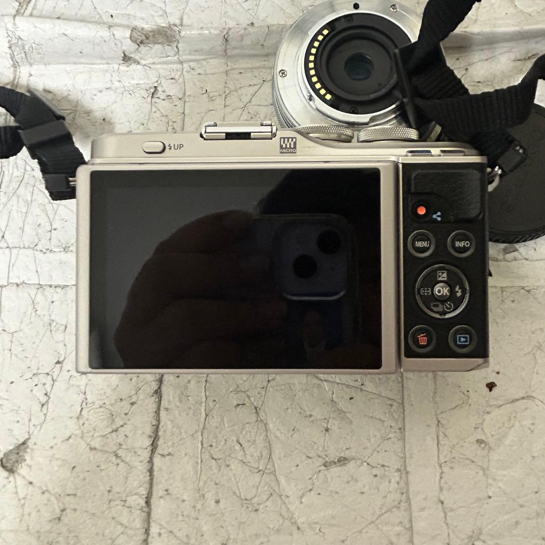 OLYMPUSミラーレス一眼カメラ E−PL9 ダブルズームキット