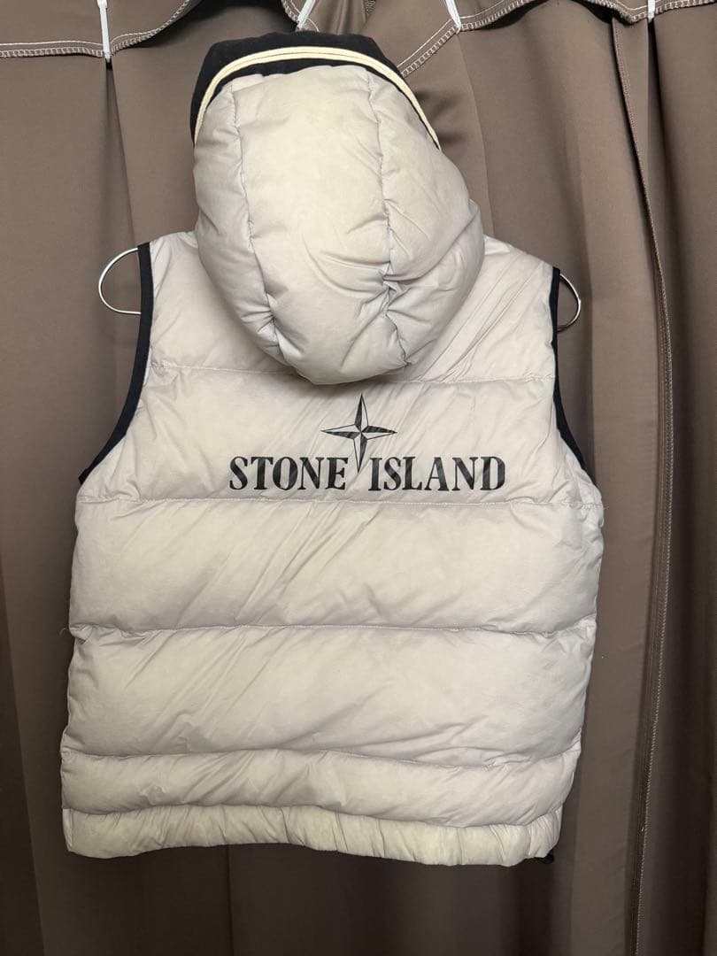 STONE  リバーシブル　フード付きダウンベスト