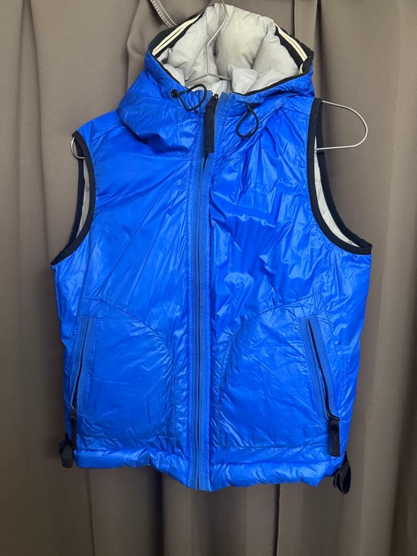 STONE  リバーシブル　フード付きダウンベスト