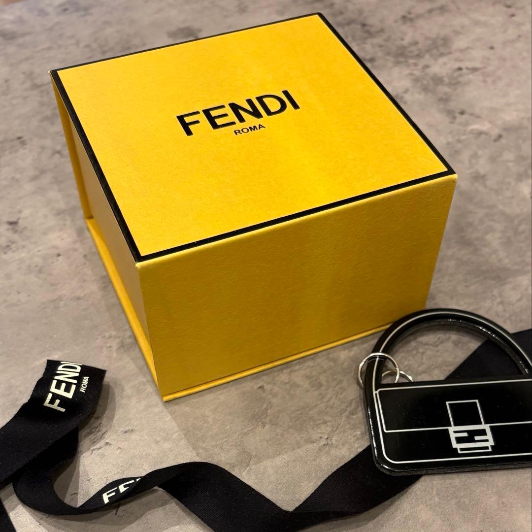 FENDI シルバー チェーンブレスレット 箱付き