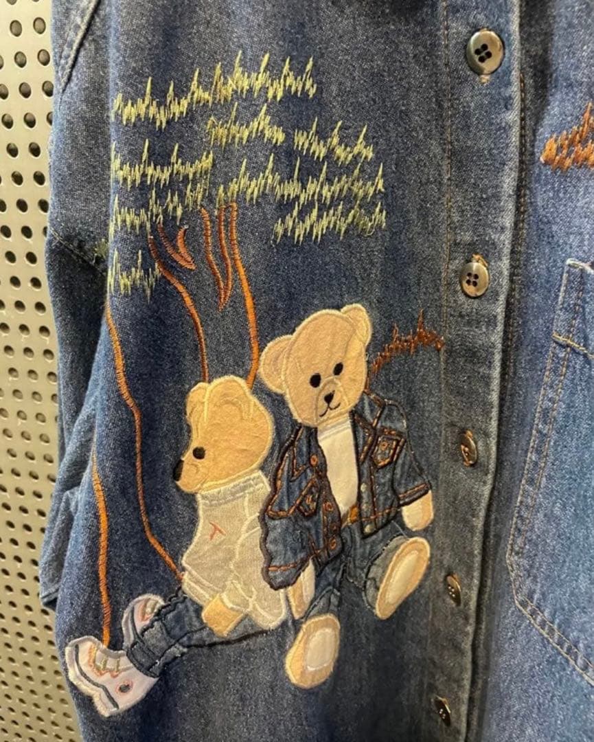 古着　ヴィンテージ　vintage デニムシャツ　刺繍　ファンシー　くま　個性派