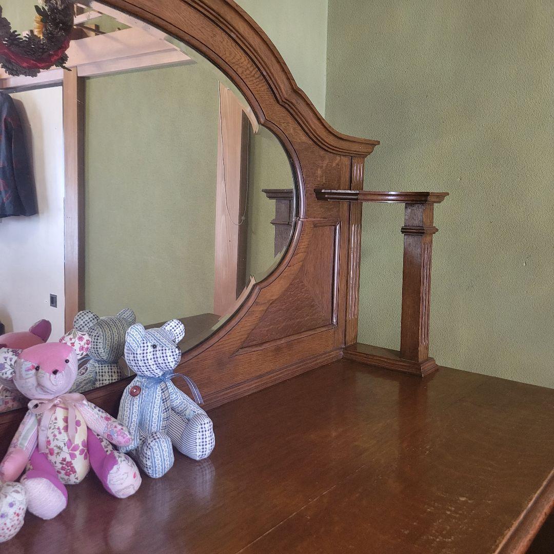 イギリスのアンティーク家具になります