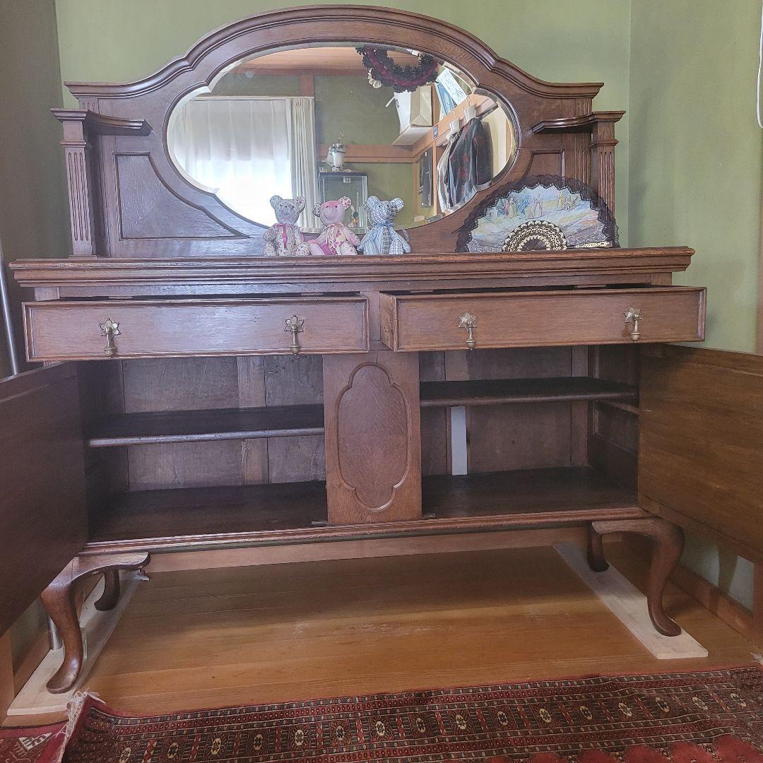 イギリスのアンティーク家具になります