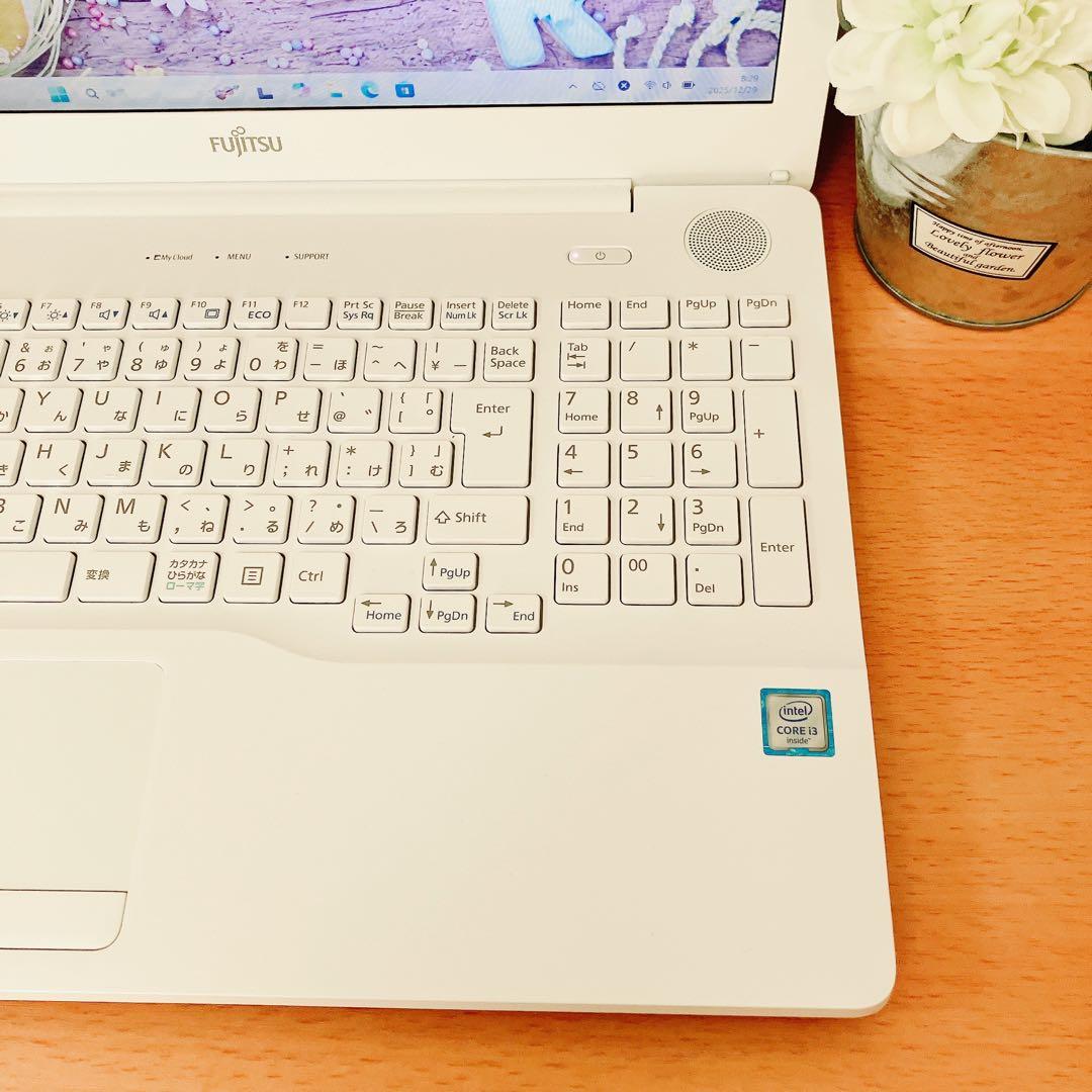 Windows11✨SSDで快適☘️カメラ付すぐ使える白ノートパソコン