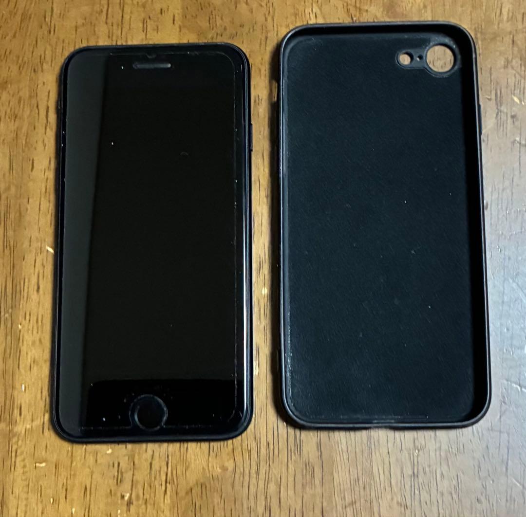 iPhone SE 2ブラックソフトケース 付きMagSafe対応ステッカー付き